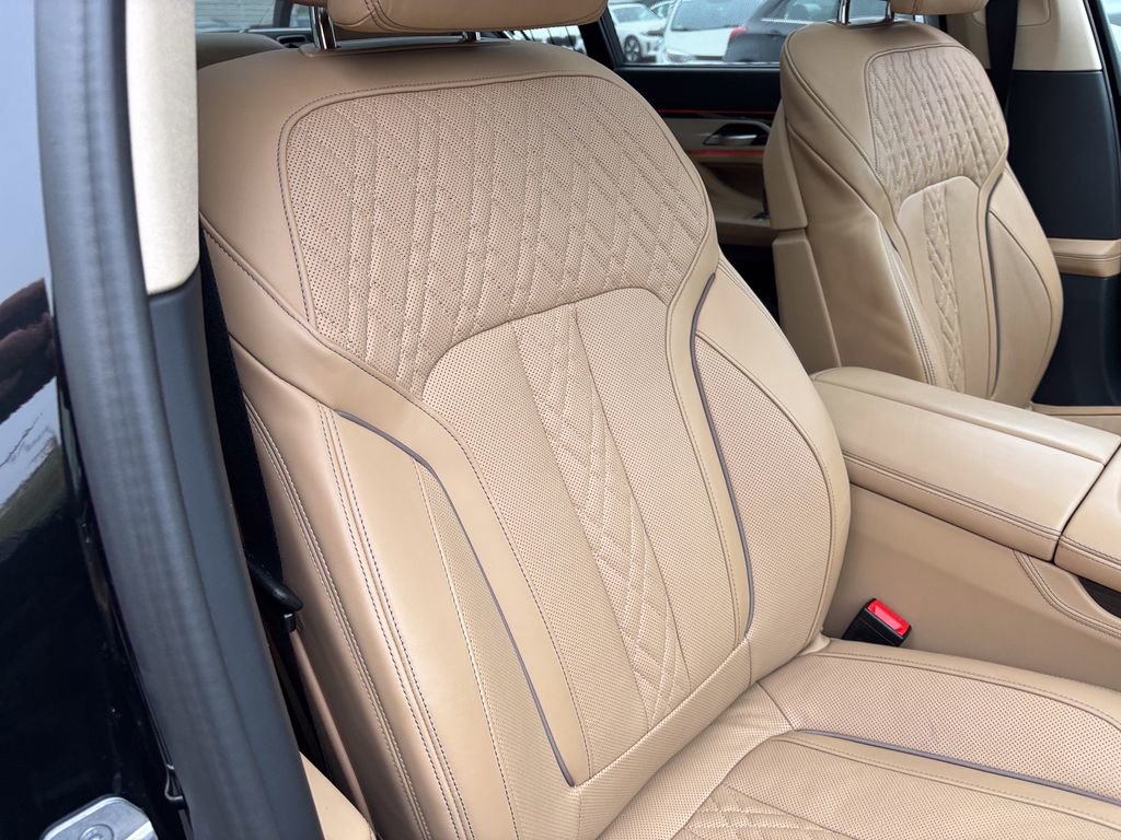 Certified 2022 BMW 750i xDrive w/ Executive Package image 41