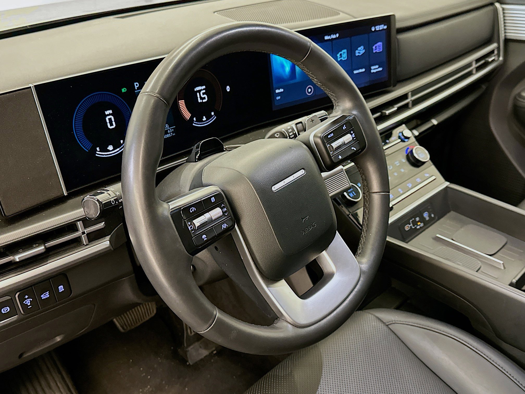 Used 2025 Hyundai Santa Fe SEL image 18