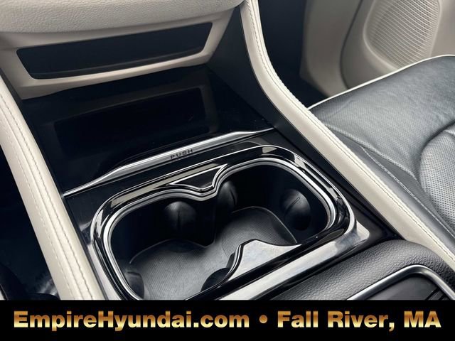 Used 2023 Chrysler Pacifica Limited image 26
