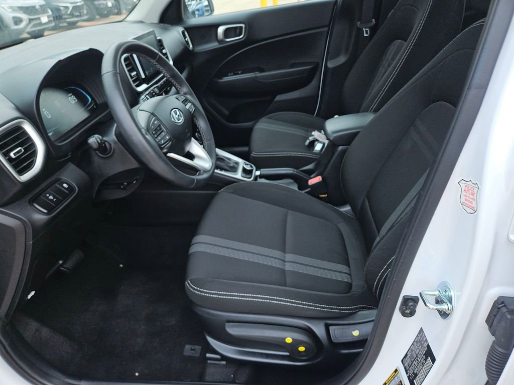 Used 2025 Hyundai Venue SEL FWD image 11
