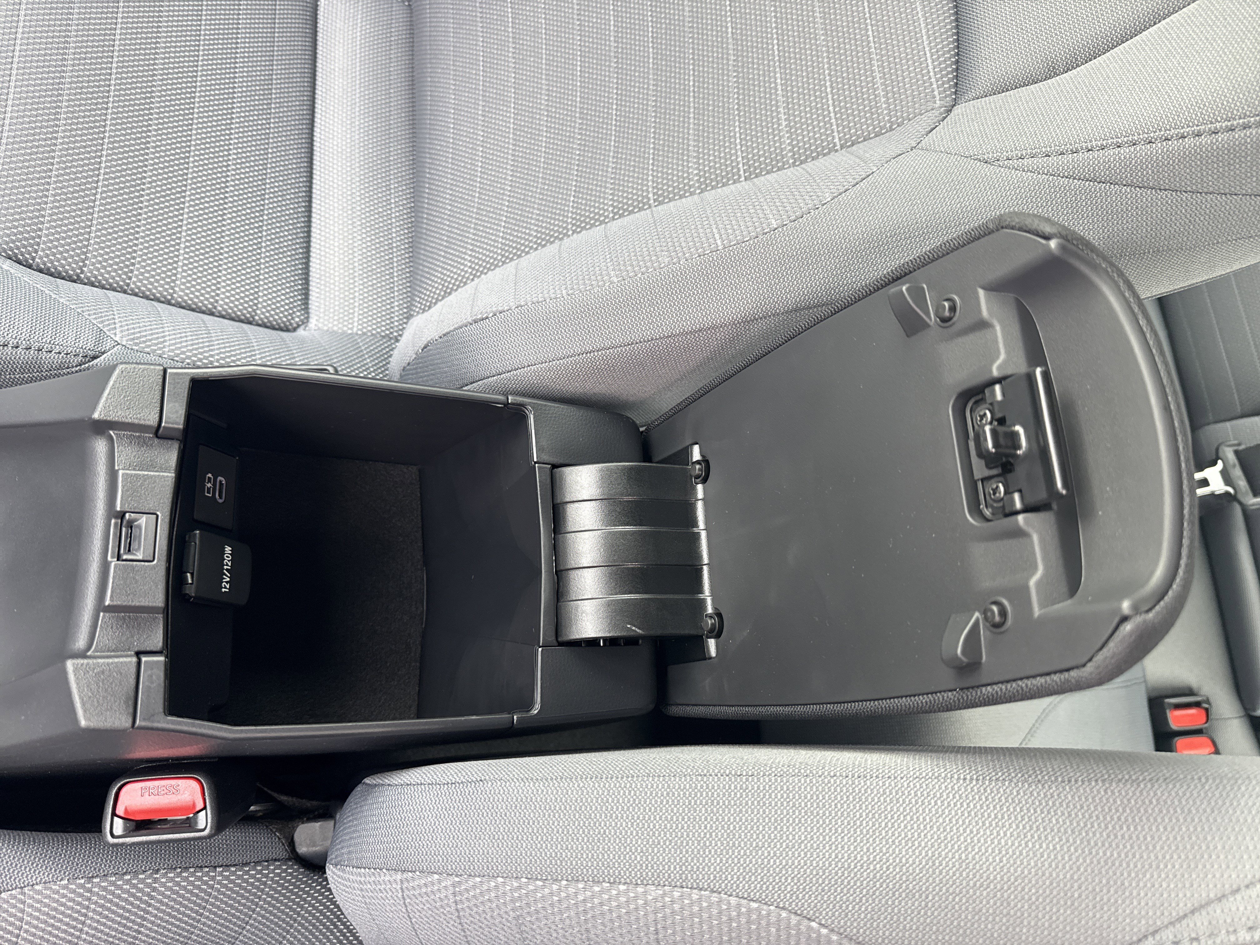 Used 2026 Toyota Corolla SE w/ SE Package FWD image 28