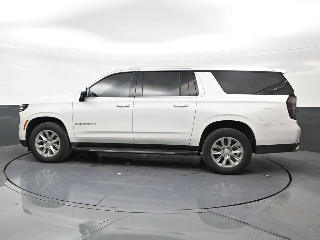 Used 2025 Chevrolet Suburban Premier RWD image 2