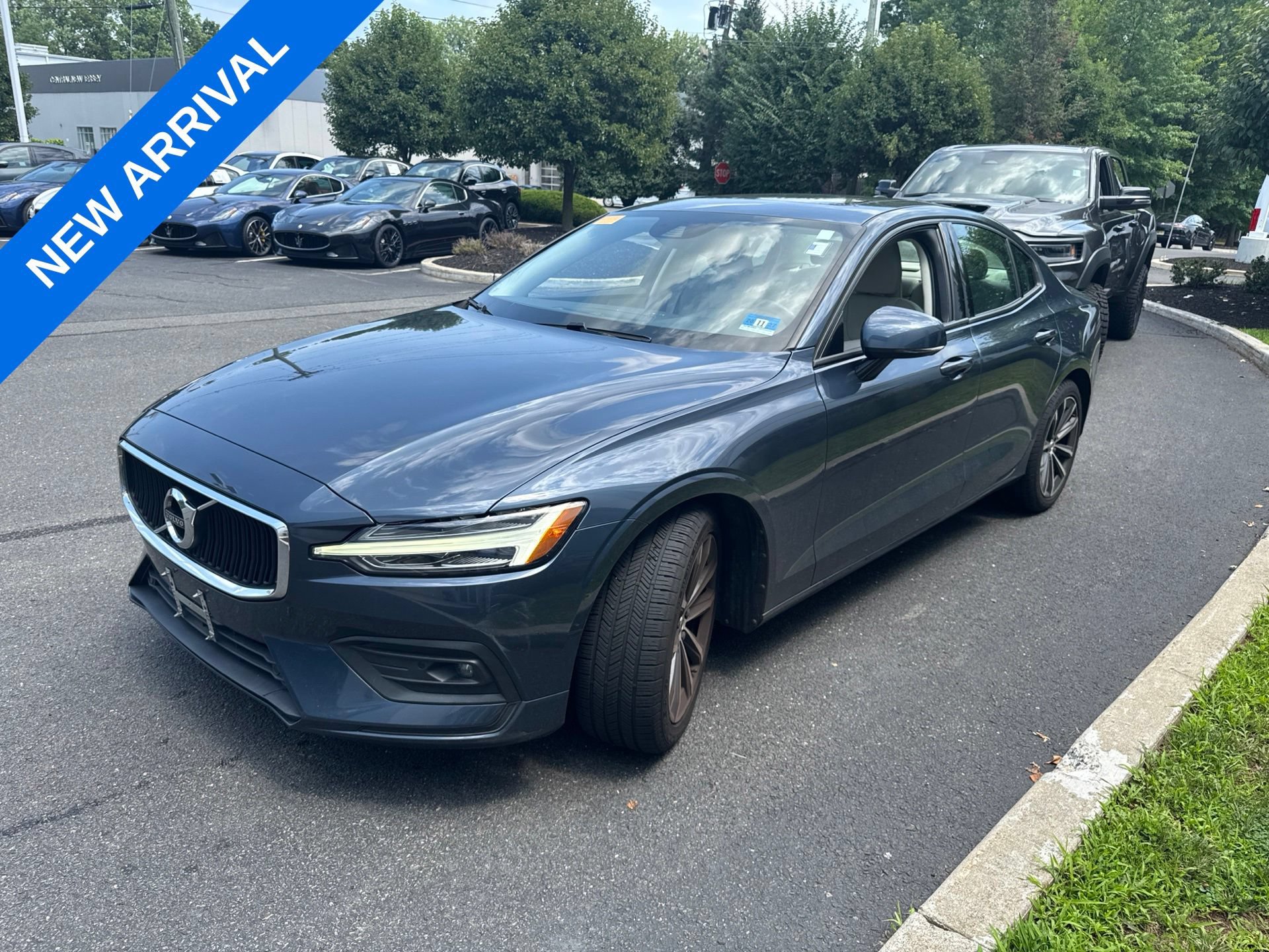 Used 2021 Volvo S60 T6 Momentum w/ Protection Package AWD/4WD image 5