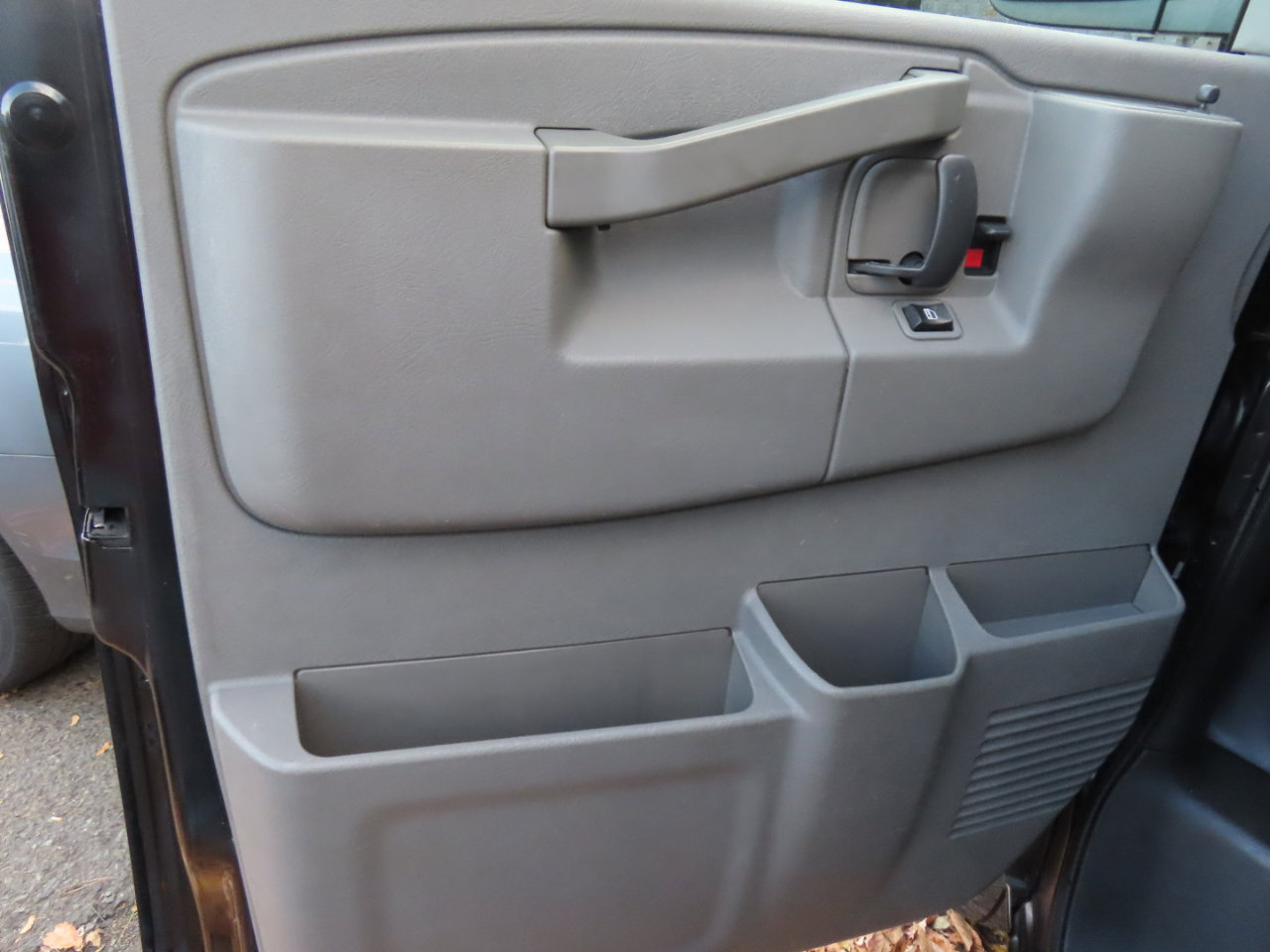 Used 2017 Chevrolet Express 2500 LS image 8