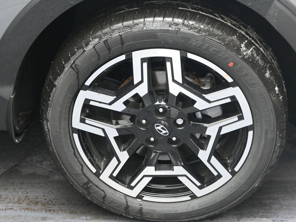 Certified 2025 Hyundai Santa Cruz Limited image 9