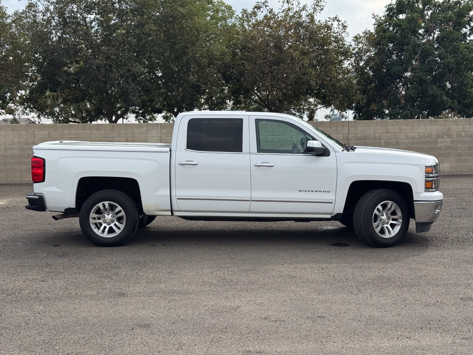 Used 2015 Chevrolet Silverado 1500 LTZ RWD image 2