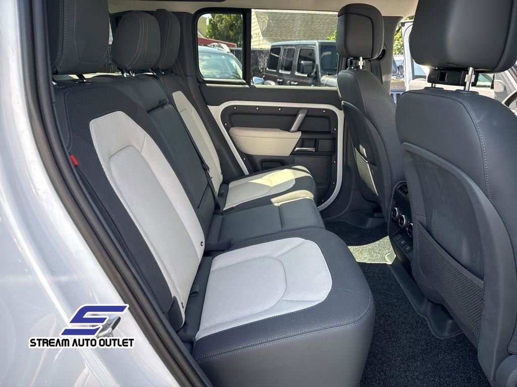 Used 2024 Land Rover Defender 110 X-Dynamic SE image 36