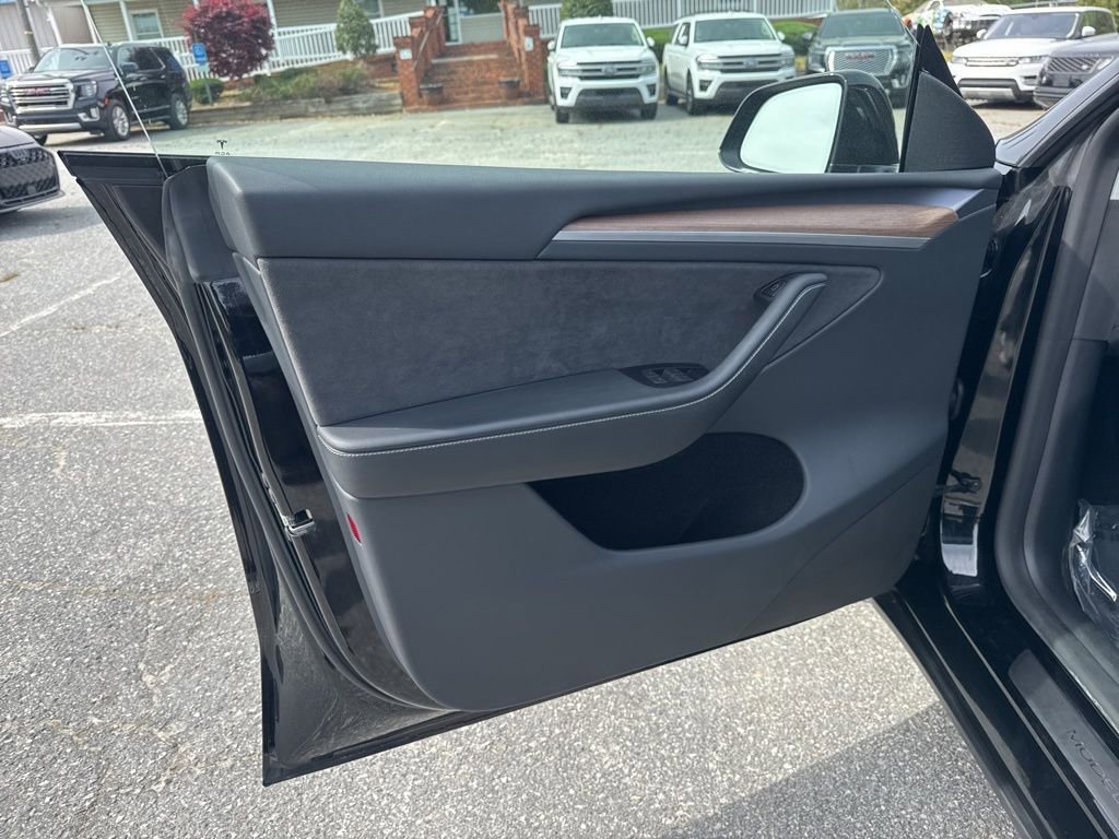 Used 2023 Tesla Model Y Long Range image 27