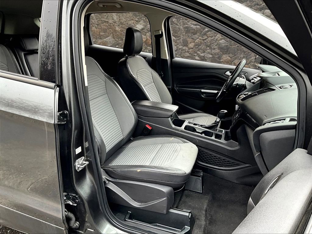 Used 2018 Ford Escape SE w/ SE Sport Appearance Package image 7