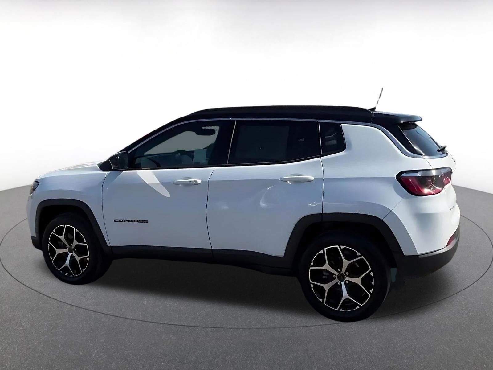 Used 2025 Jeep Compass Limited AWD/4WD image 10