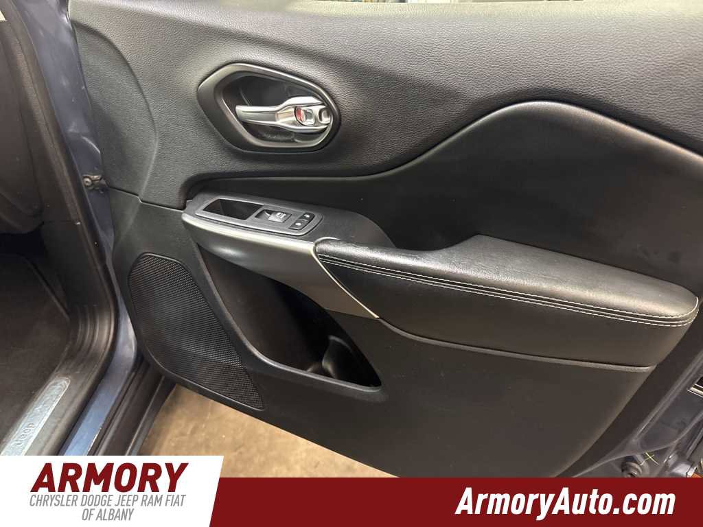 Used 2019 Jeep Cherokee Limited image 40