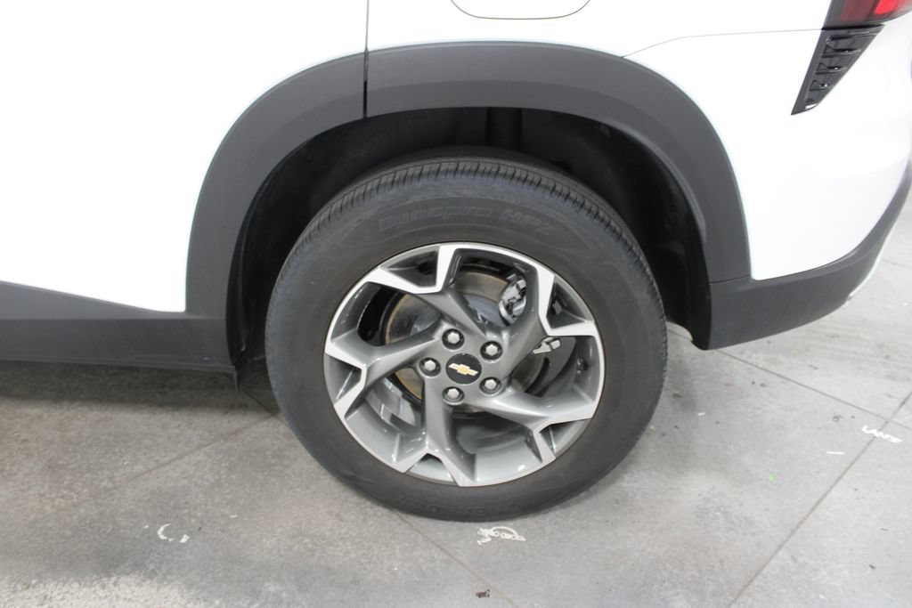 Used 2025 Chevrolet Trax LT FWD image 22