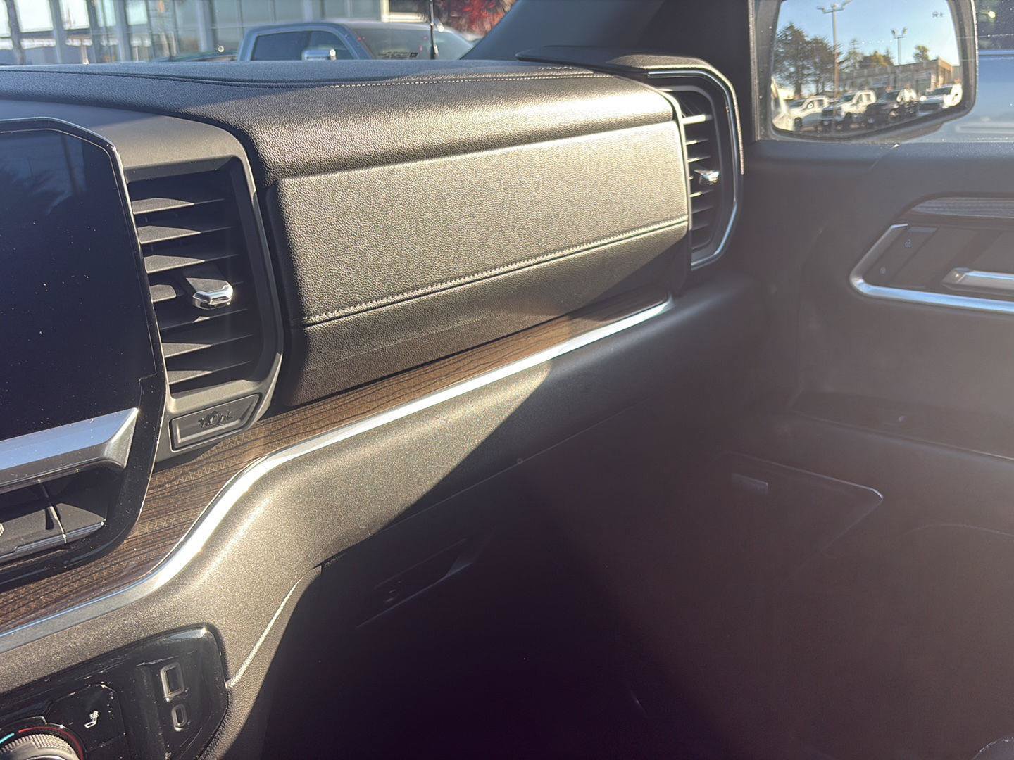 Used 2022 Chevrolet Silverado 1500 LT Trail Boss w/ Convenience Package II AWD/4WD image 25