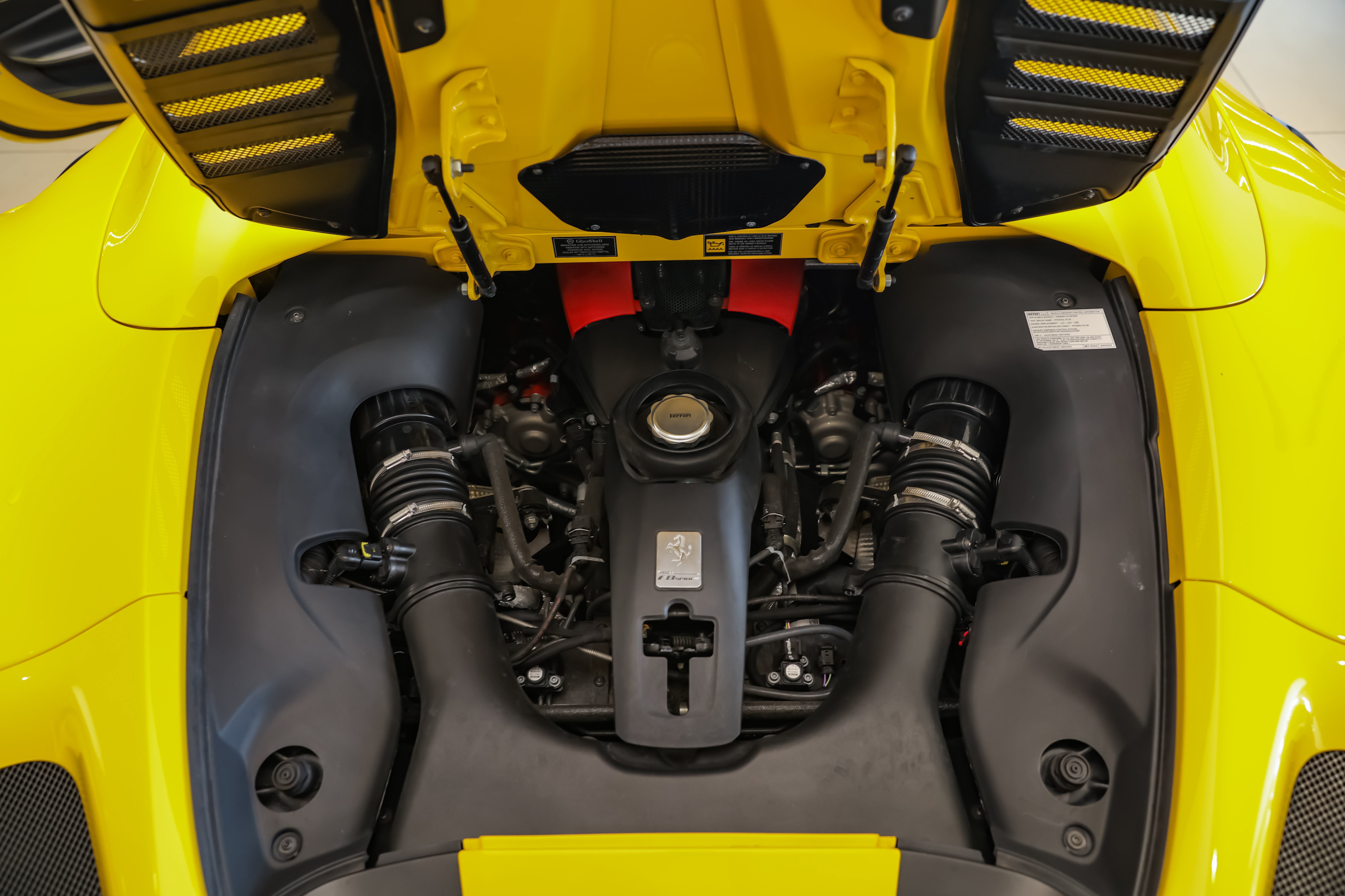 Used 2023 Ferrari F8 Tributo RWD image 11