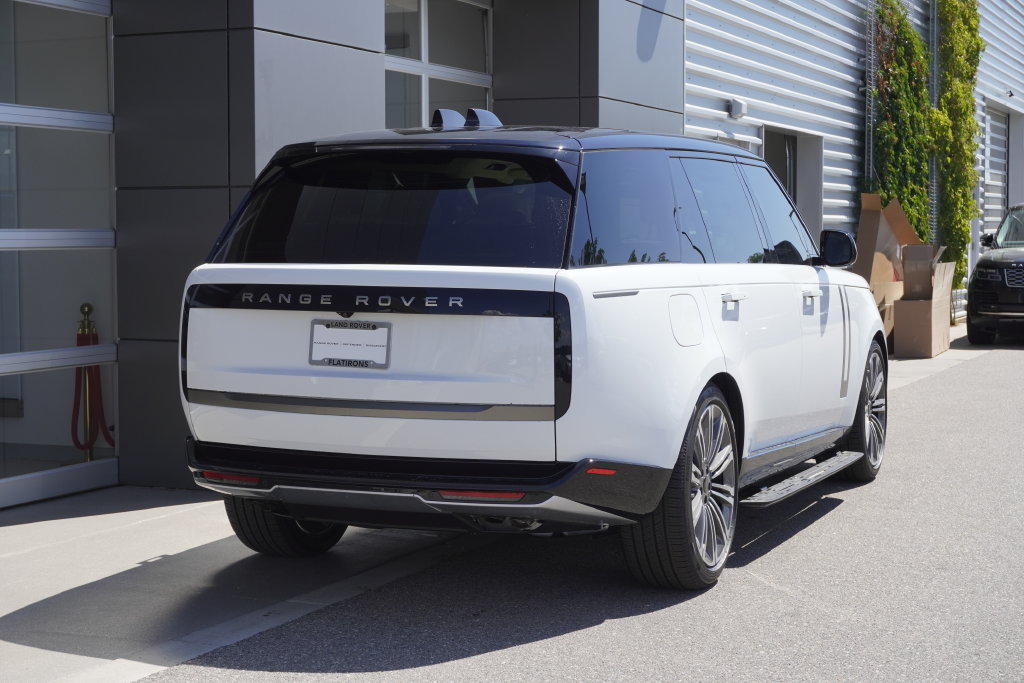 New 2026 Land Rover Range Rover Long Wheelbase SE AWD/4WD image 2