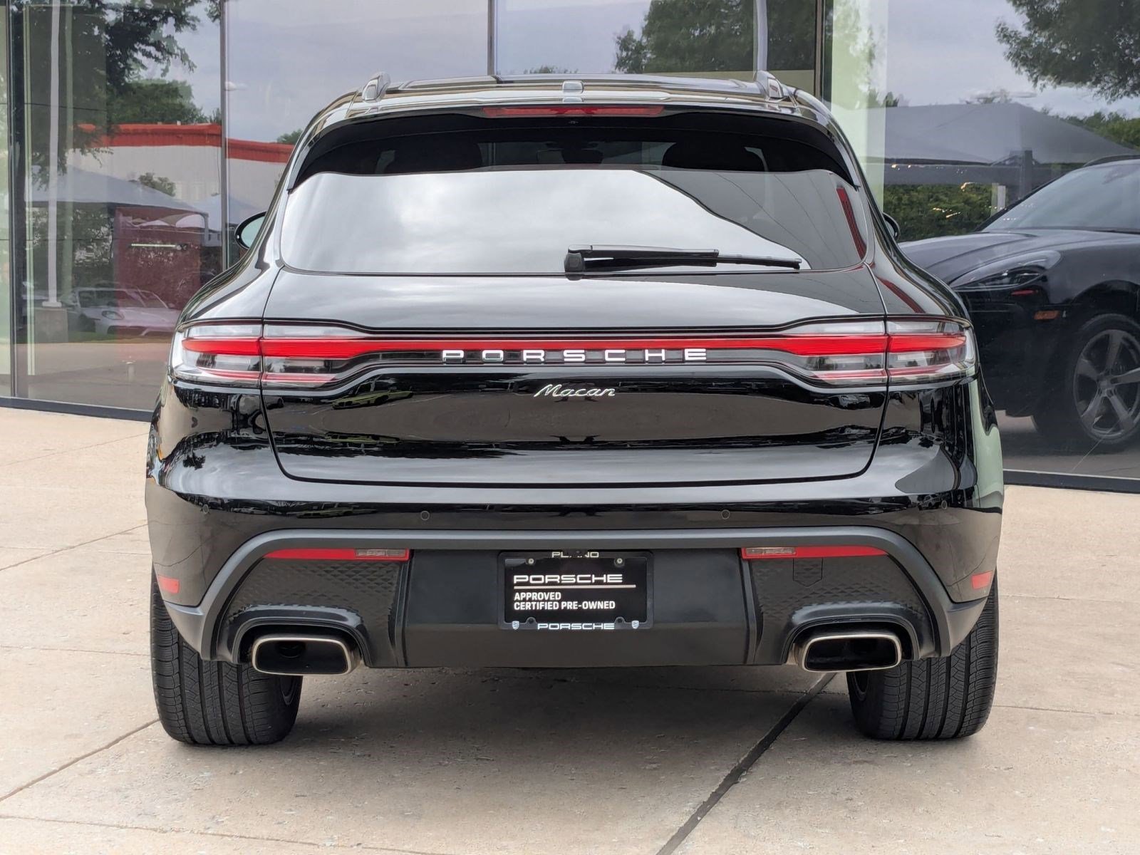 Certified 2025 Porsche Macan AWD/4WD image 10
