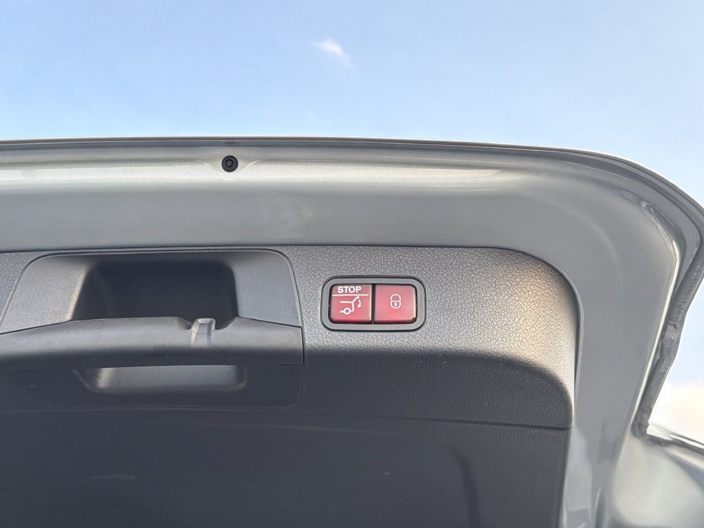Certified 2025 Mercedes-Benz GLB 250 image 4