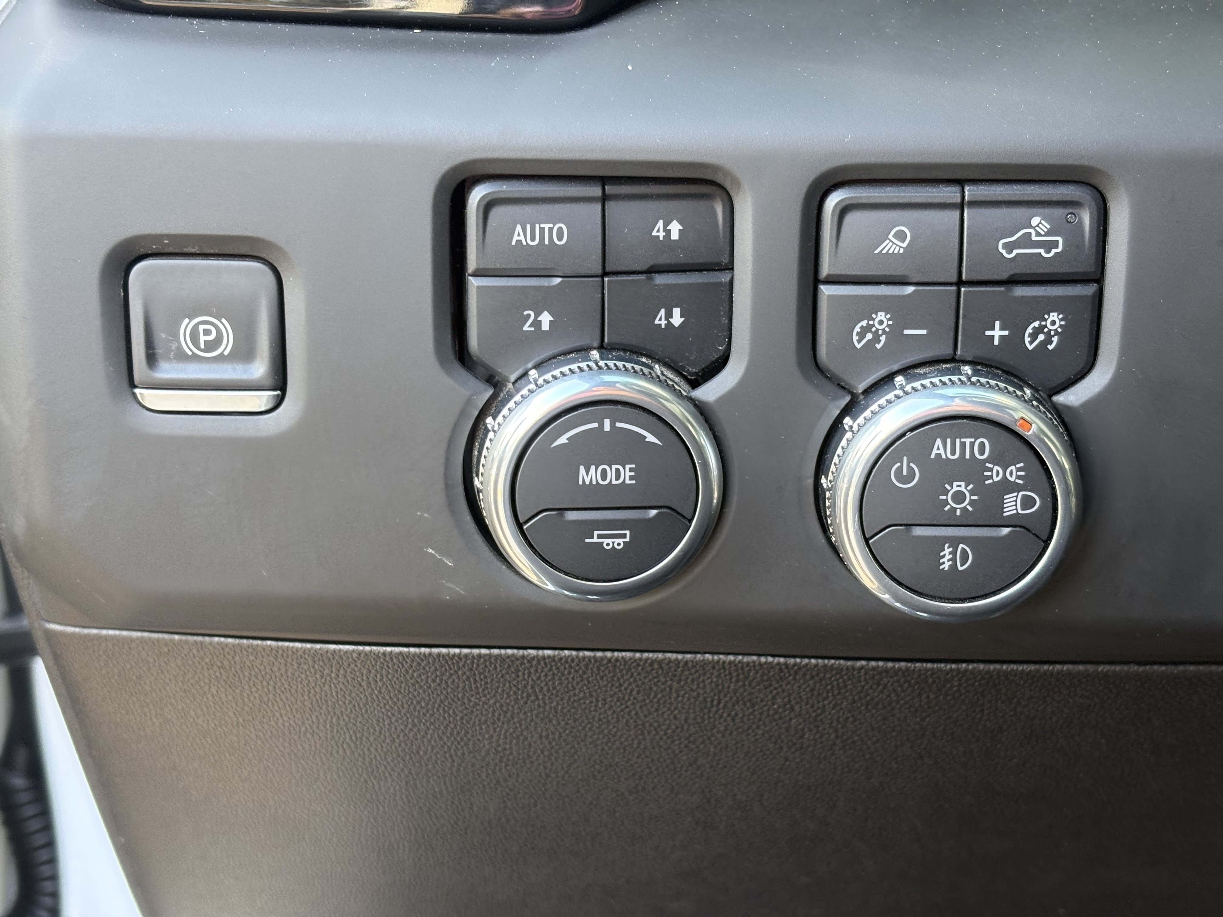 Used 2025 GMC Sierra 2500 AT4 w/ AT4 Premium Plus Package AWD/4WD image 26