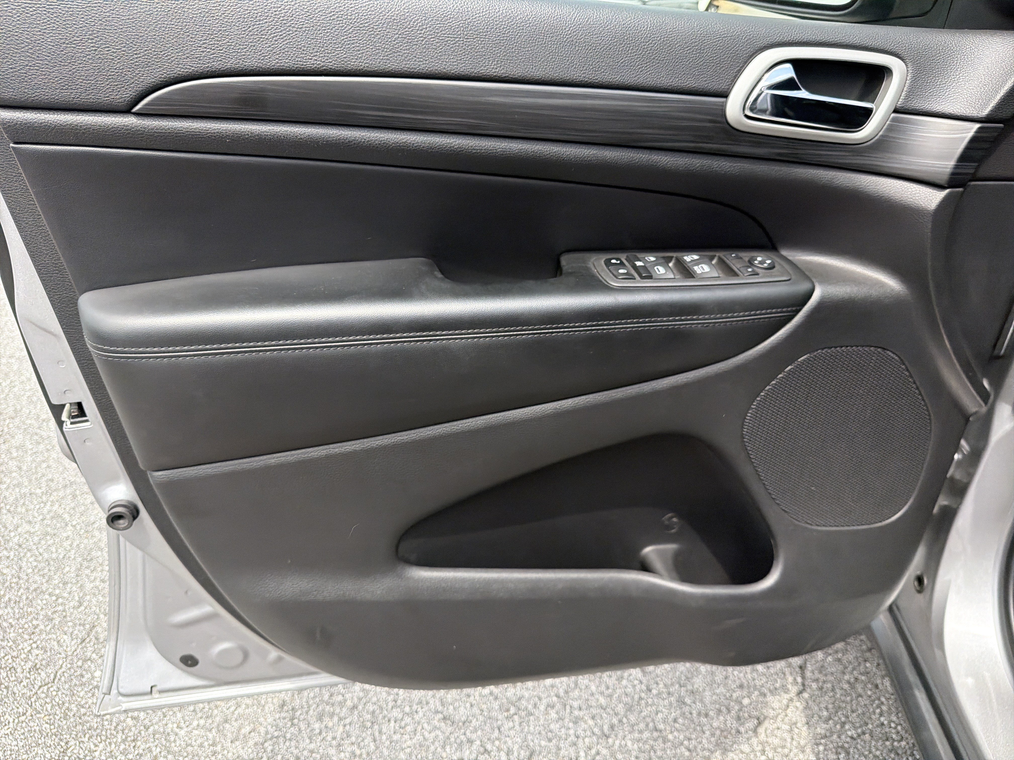 Used 2021 Jeep Grand Cherokee Laredo RWD image 12