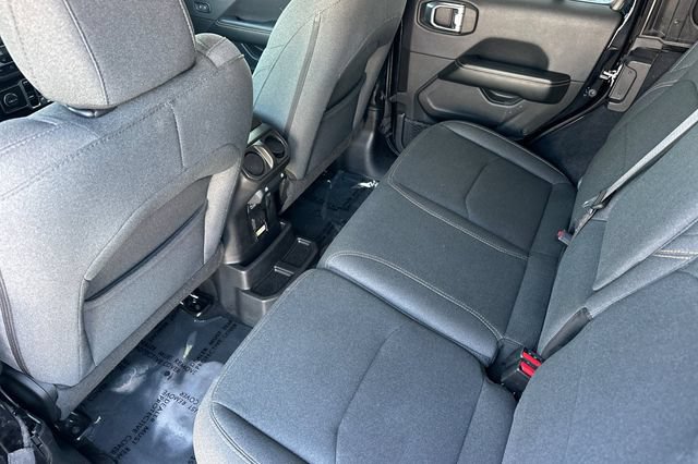 Used 2024 Jeep Wrangler Unlimited Sahara AWD/4WD image 13