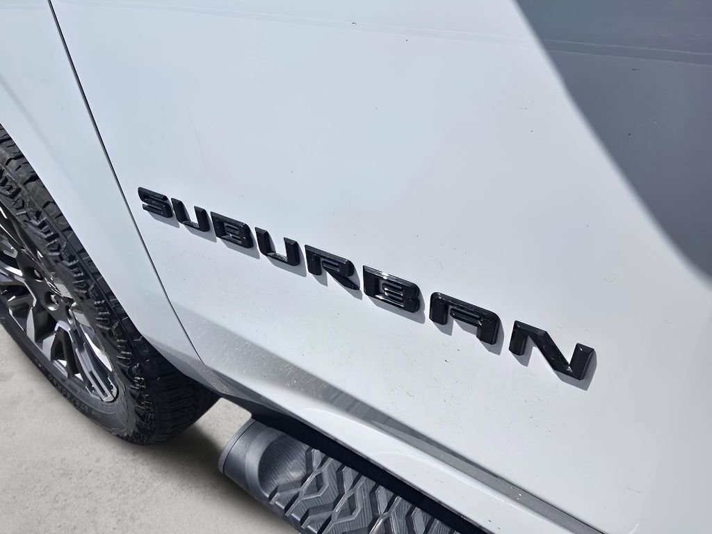 Used 2025 Chevrolet Suburban Z71 AWD/4WD image 17