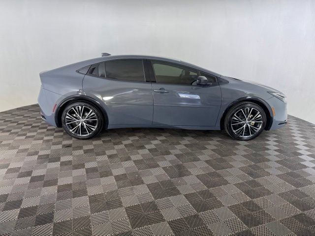 Used 2025 Toyota Prius XLE FWD image 10
