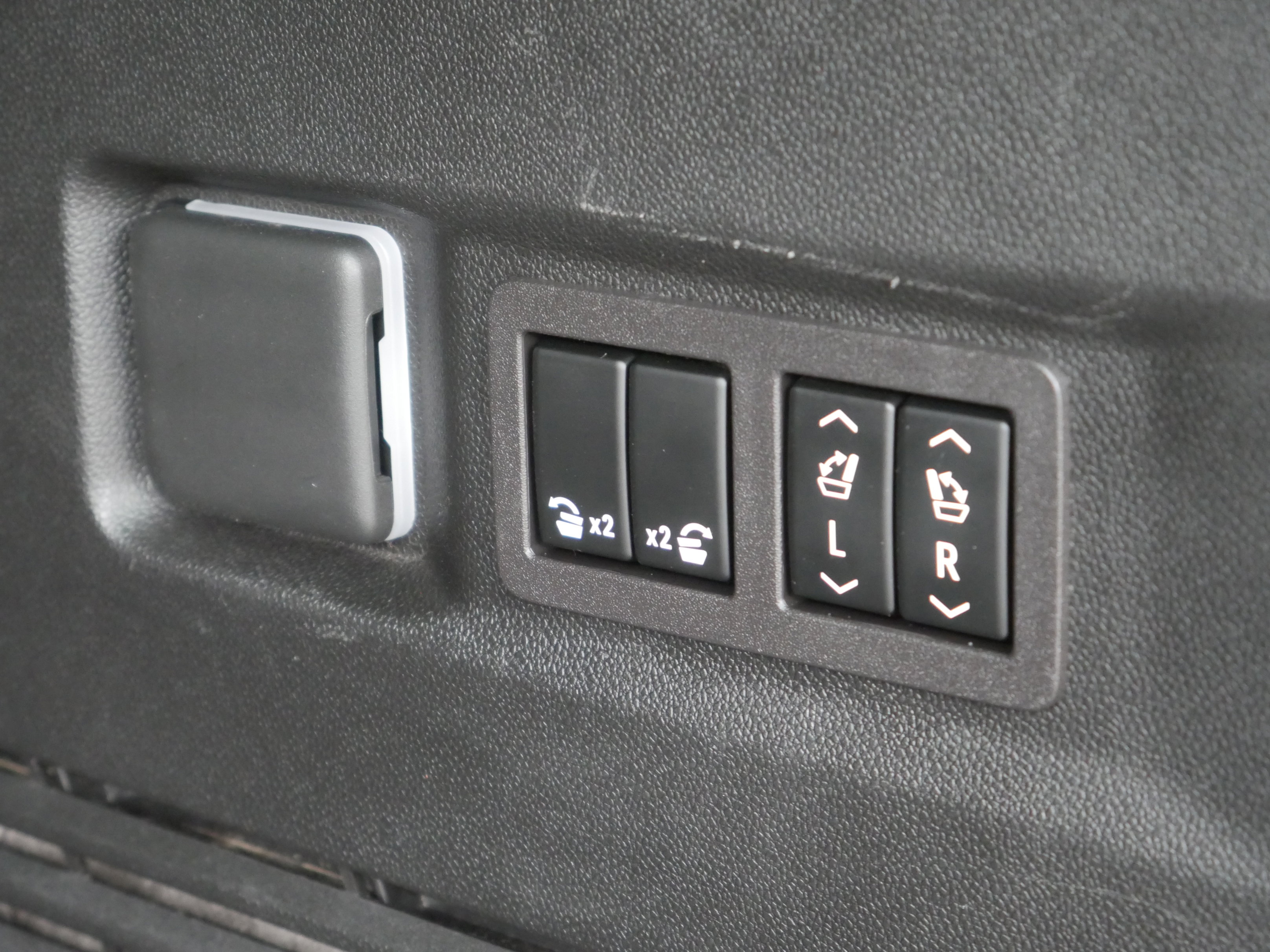 Used 2023 Chevrolet Tahoe RST w/ Luxury Package image 28