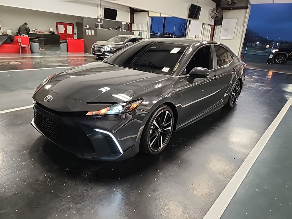 Used 2025 Toyota Camry SE FWD image 2