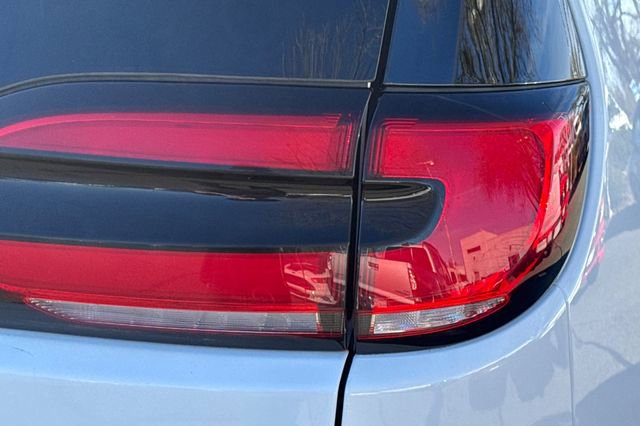 Used 2023 Chrysler Pacifica Touring-L image 48