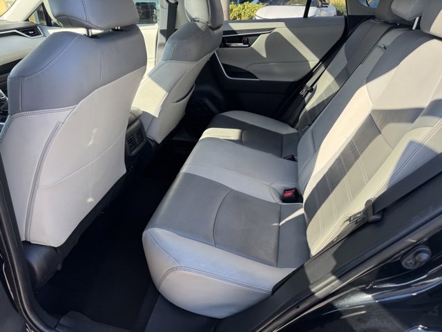 Used 2020 Toyota RAV4 XLE Premium image 16