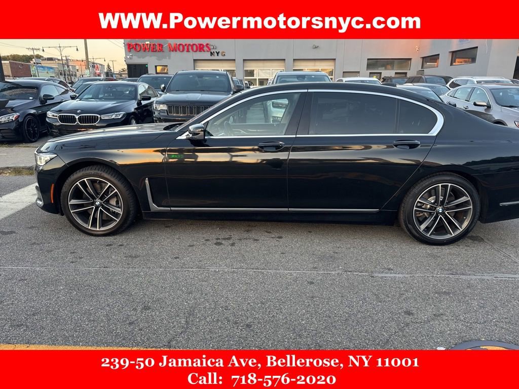 Used 2020 BMW 750i xDrive w/ Executive Package image 2