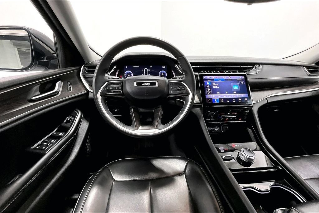Used 2023 Jeep Grand Cherokee L Limited AWD/4WD image 6