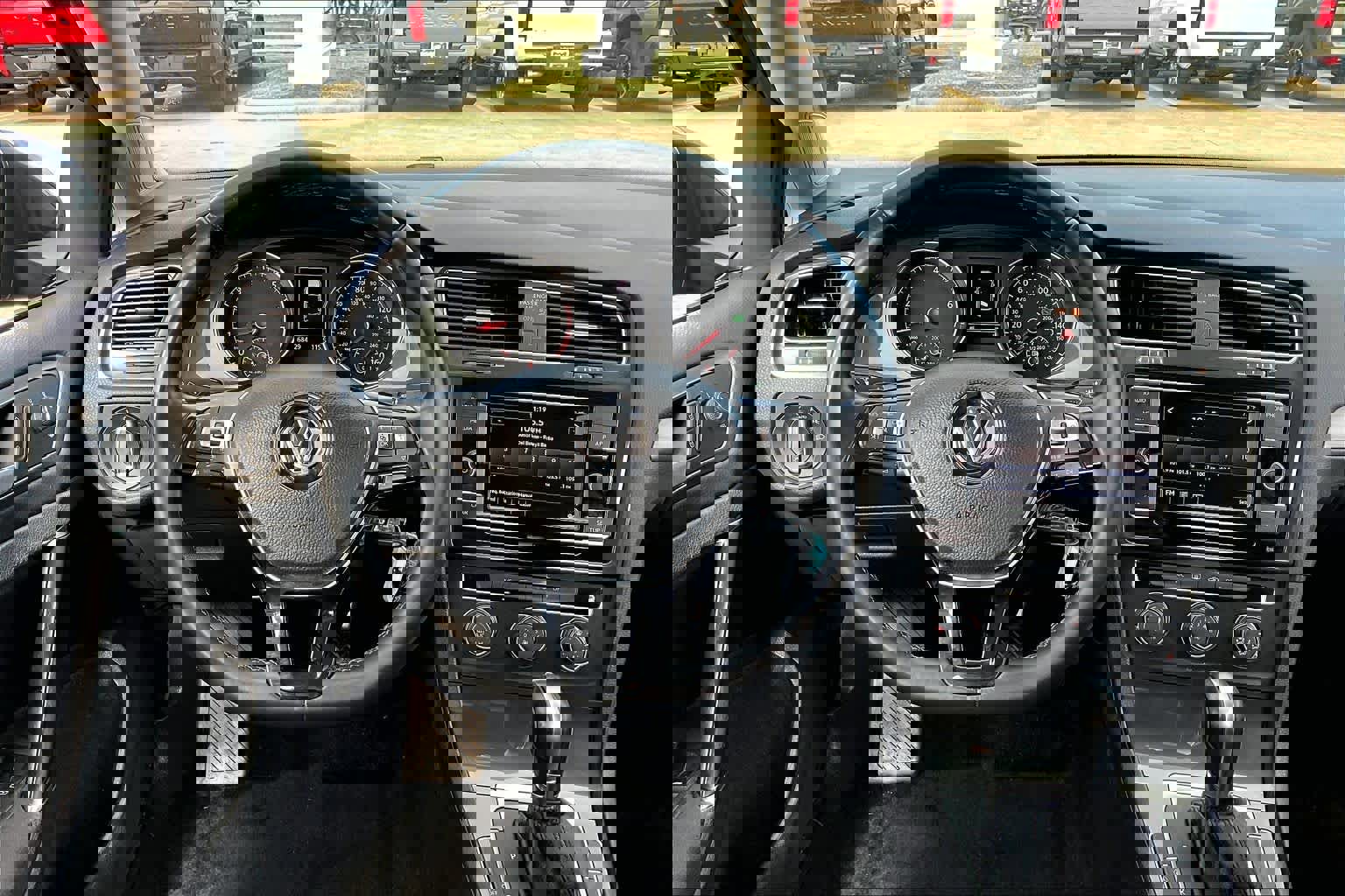 Used 2019 Volkswagen Golf S image 5