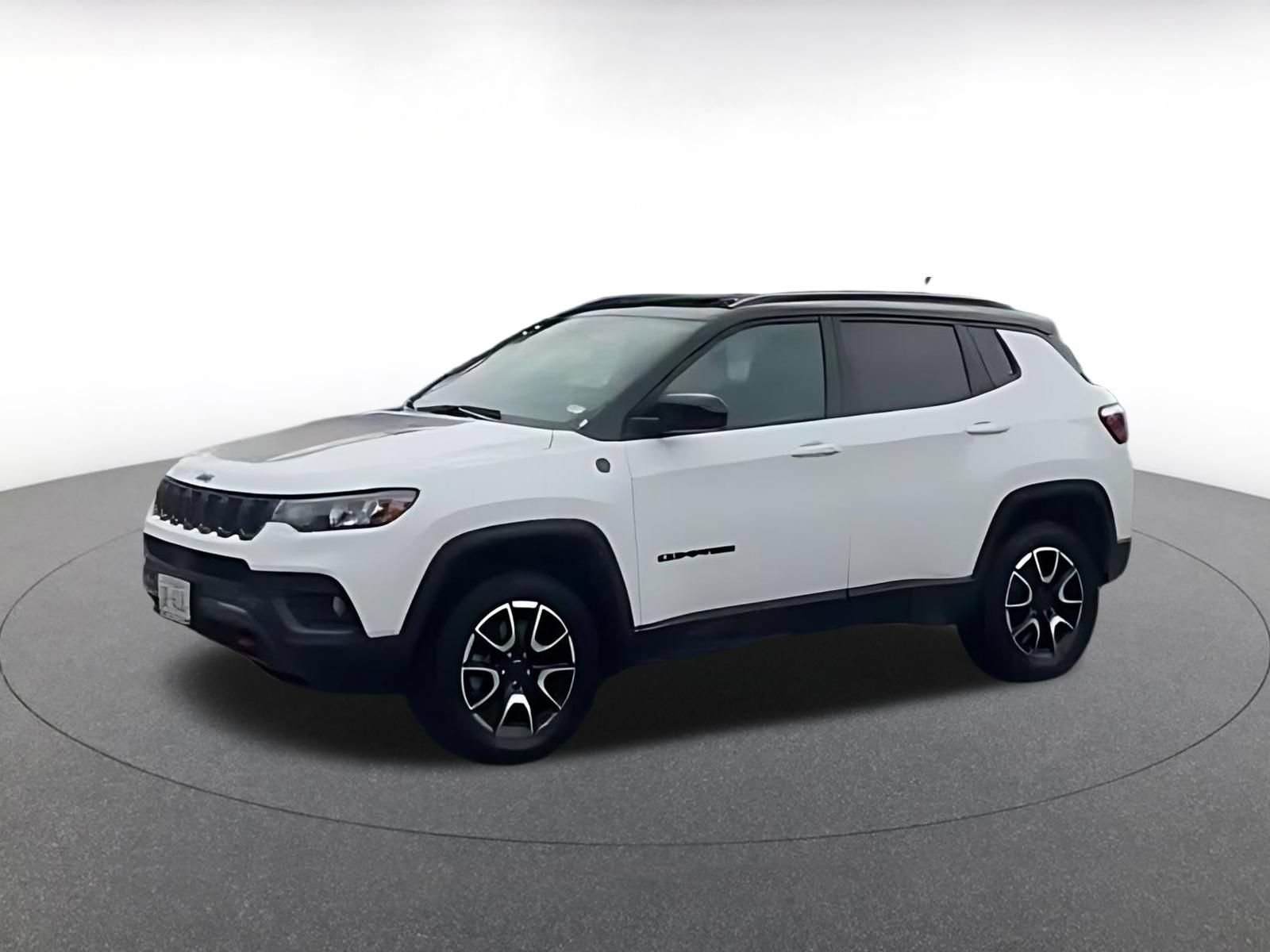 Used 2025 Jeep Compass Trailhawk AWD/4WD image 7