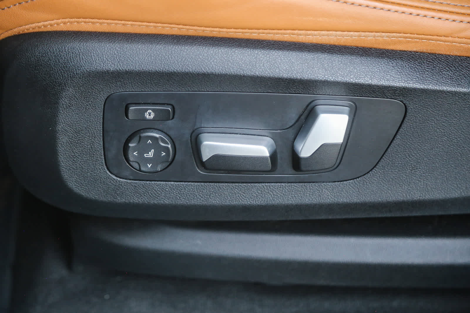 Certified 2024 BMW X5 sDrive40i w/ Premium Package image 18