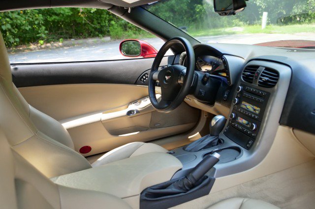Used 2007 Chevrolet Corvette Convertible w/ Preferred Equipment Group RWD image 32