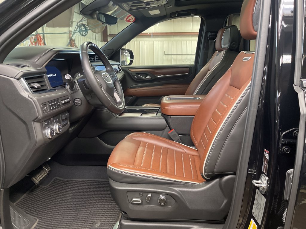 Used 2024 GMC Yukon Denali Ultimate AWD/4WD image 14