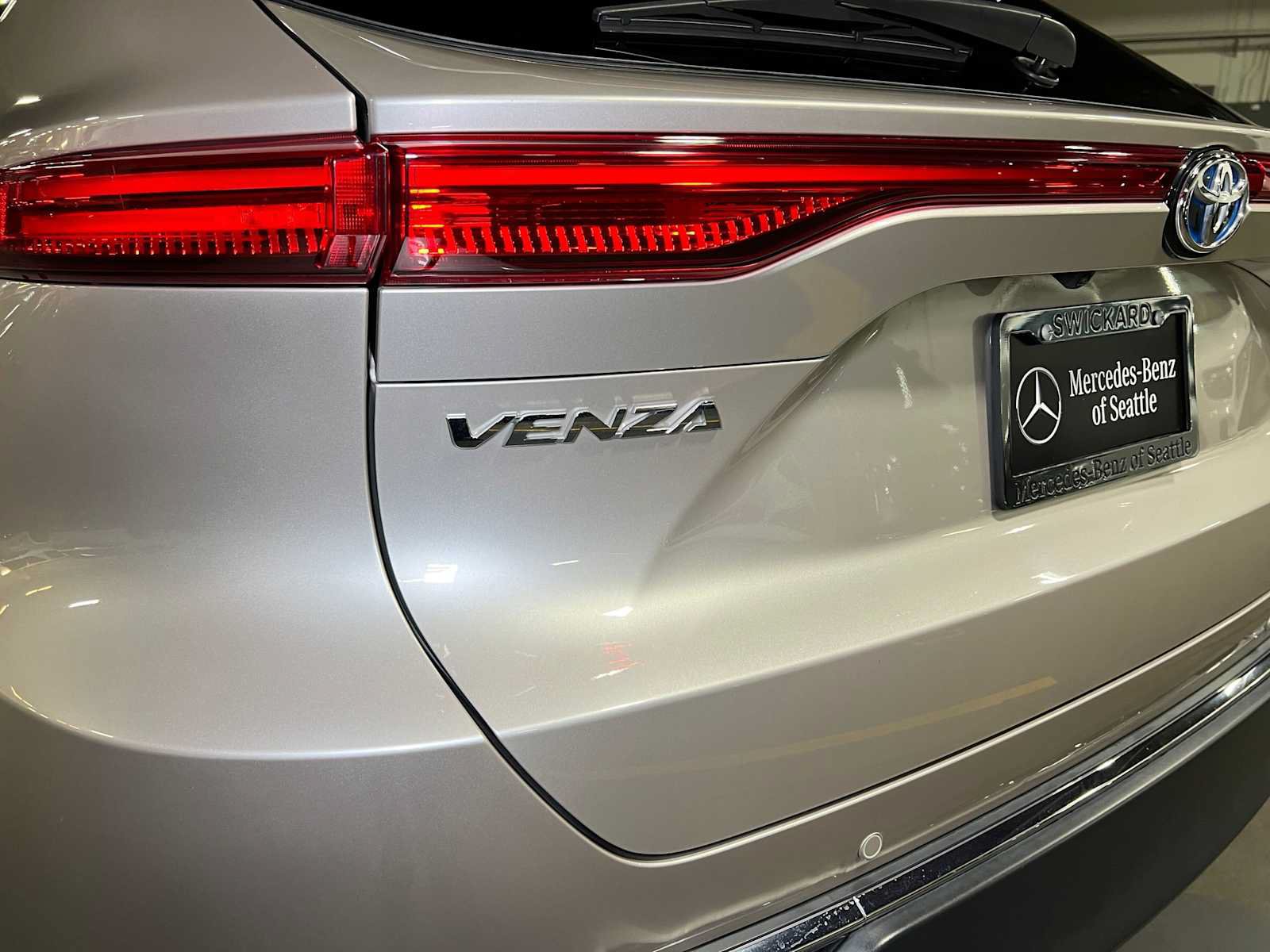 Used 2021 Toyota Venza Limited w/ Advanced Technology Package AWD/4WD image 14