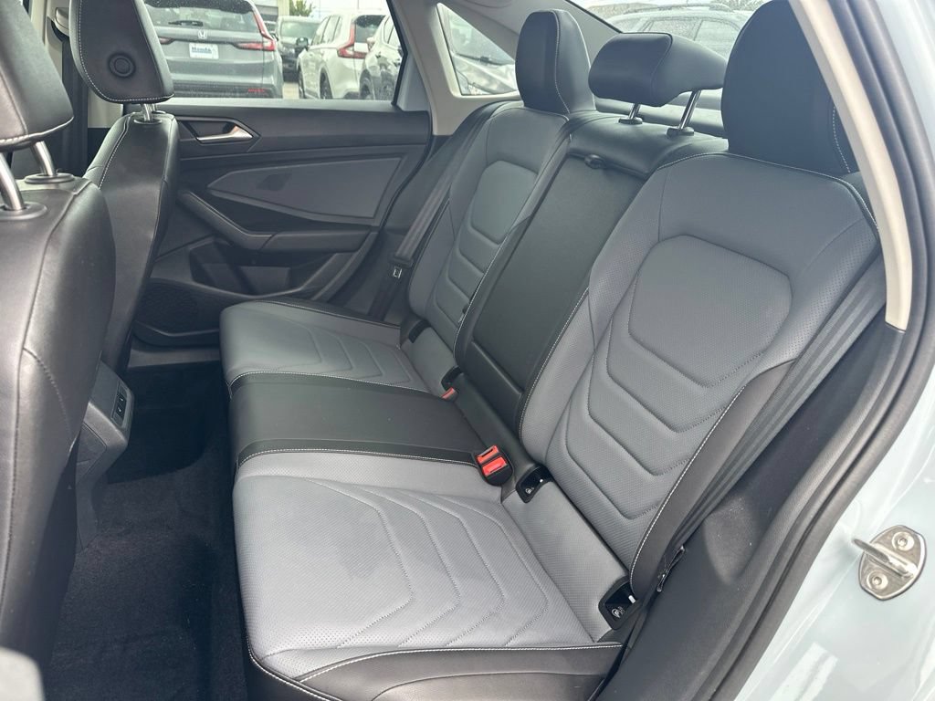 Used 2025 Volkswagen Jetta SEL FWD image 13