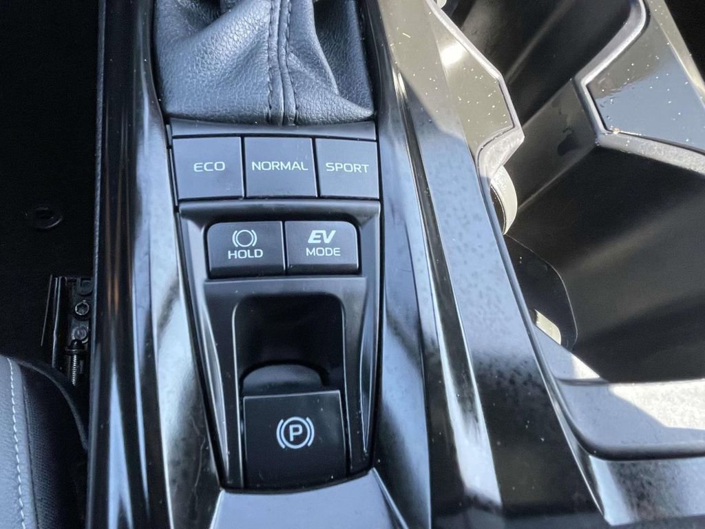 Used 2025 Toyota Camry SE w/ Convenience Package FWD image 39