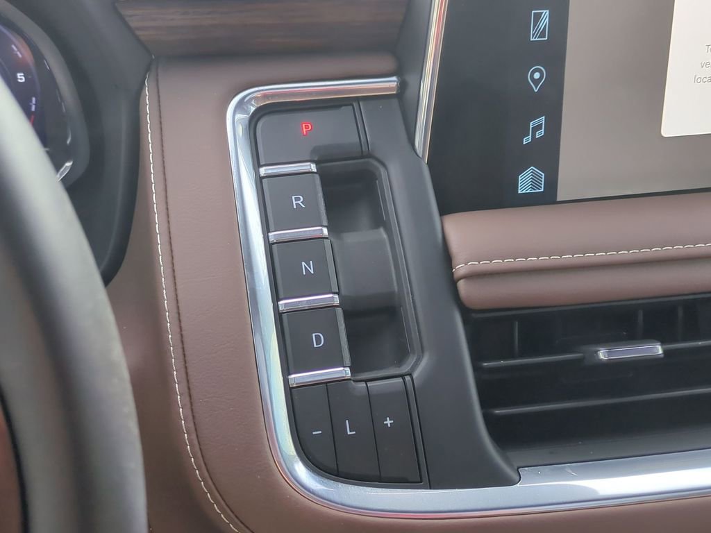 Used 2024 Chevrolet Tahoe High Country w/ Premium Package image 22