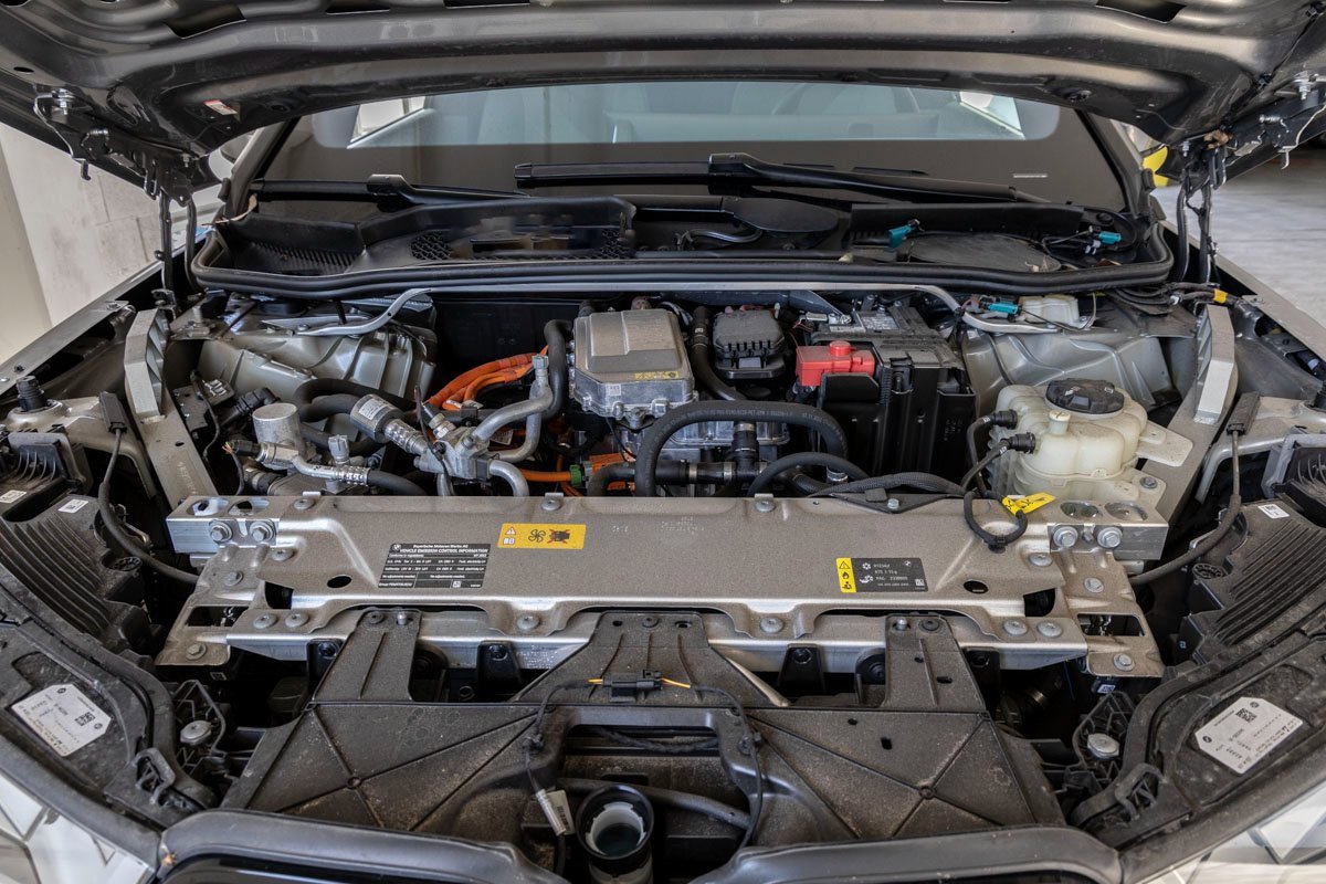 Certified 2023 BMW iX xDrive50 w/ Premium Package image 34