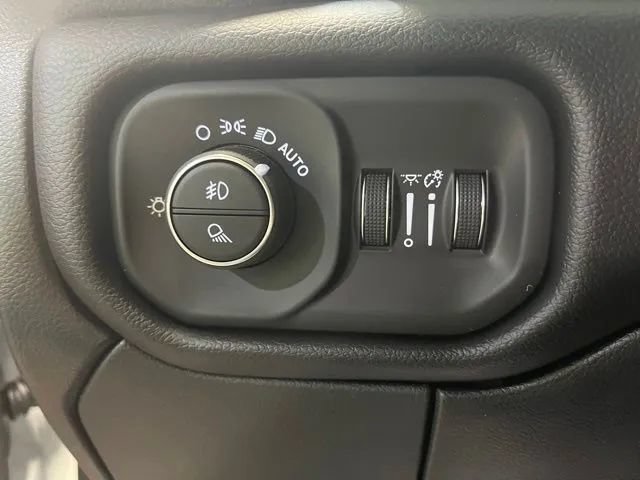 New 2026 RAM 2500 Laramie AWD/4WD image 14