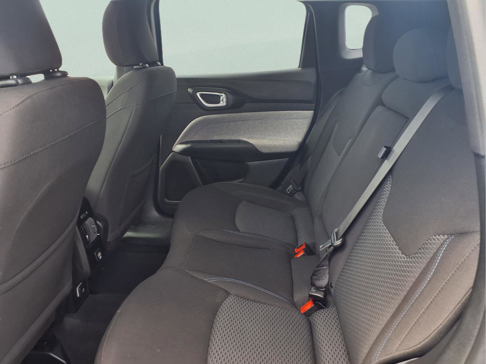 Used 2025 Jeep Compass Sport image 13