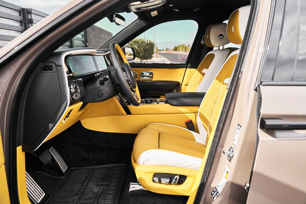 Used 2026 Rolls-Royce Cullinan Black Badge image 29