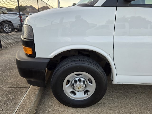 Used 2025 Chevrolet Express 3500 LS RWD image 7
