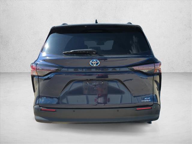 Certified 2023 Toyota Sienna XLE FWD image 6