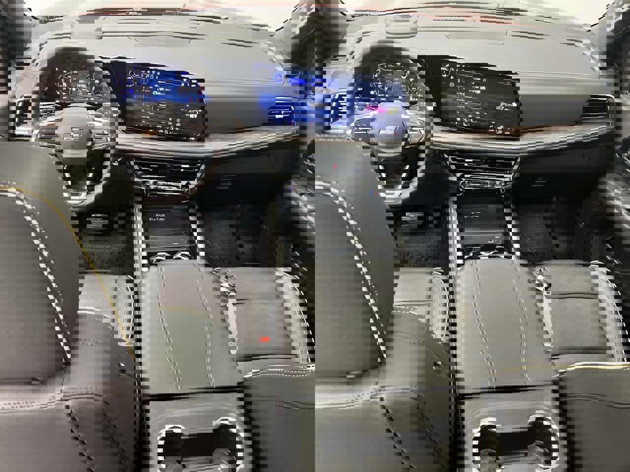 Certified 2025 Chevrolet Suburban Premier w/ Sun And Tow Package AWD/4WD image 4