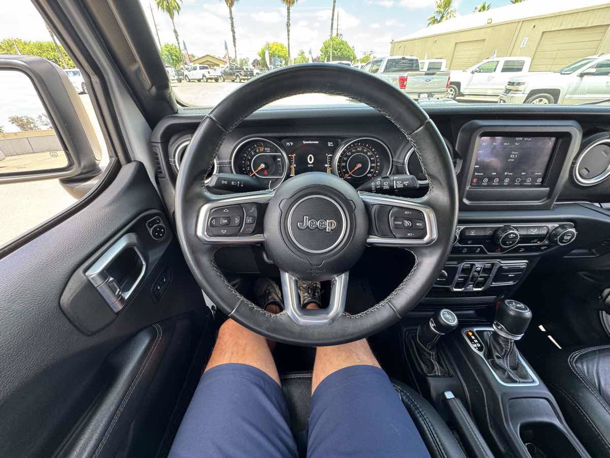 Used 2018 Jeep Wrangler Unlimited Sahara w/ LED Lighting Group AWD/4WD image 32
