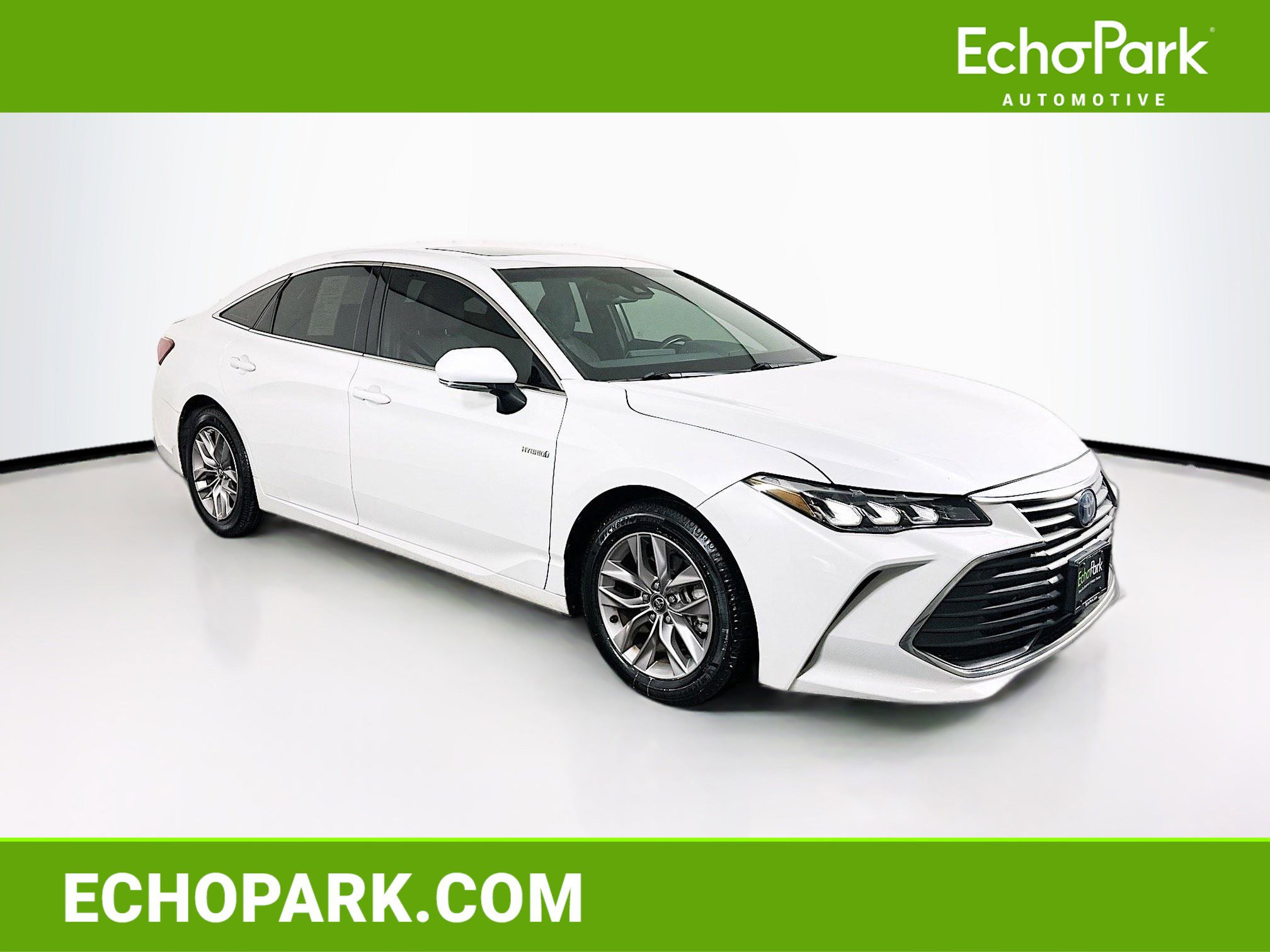 Used 2019 Toyota Avalon XLE w/ Moonroof Package FWD image 1